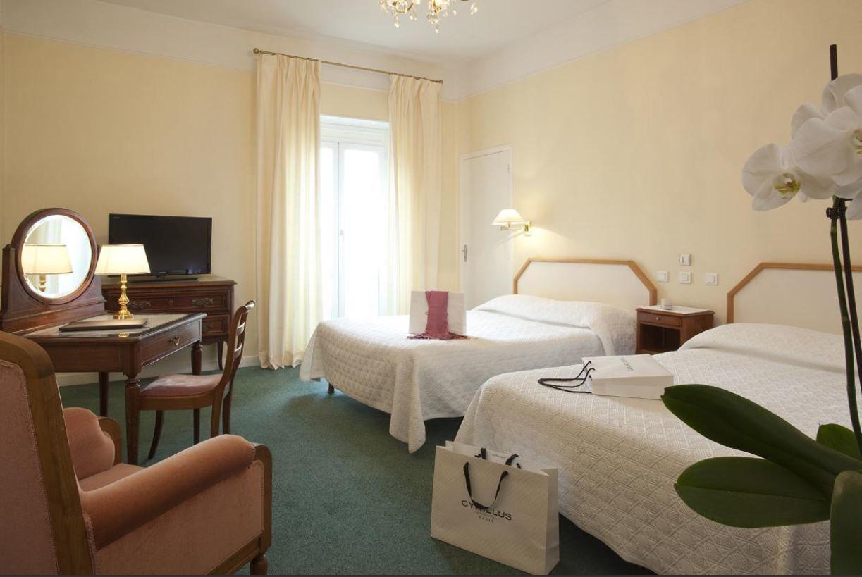 Logis Hotel Royal Saint-Mart Руайя Экстерьер фото