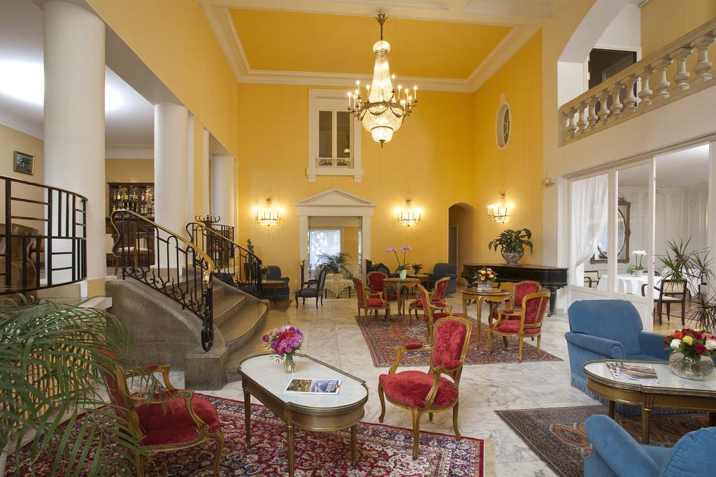Logis Hotel Royal Saint-Mart Руайя Экстерьер фото